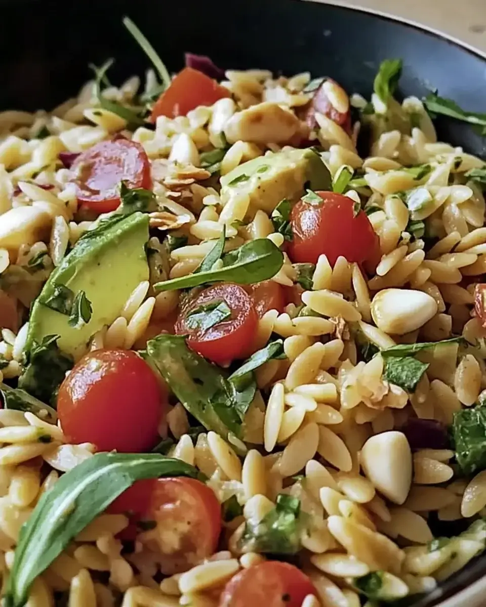 Mediterranean Orzo Salad: A Refreshing Flavor Burst!