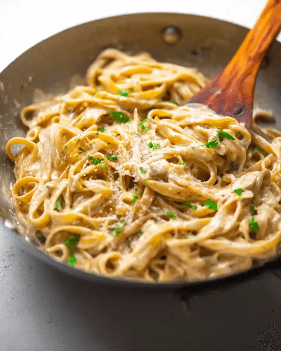 Creamy Garlic Parmesan Pasta: An Irresistible Delight!