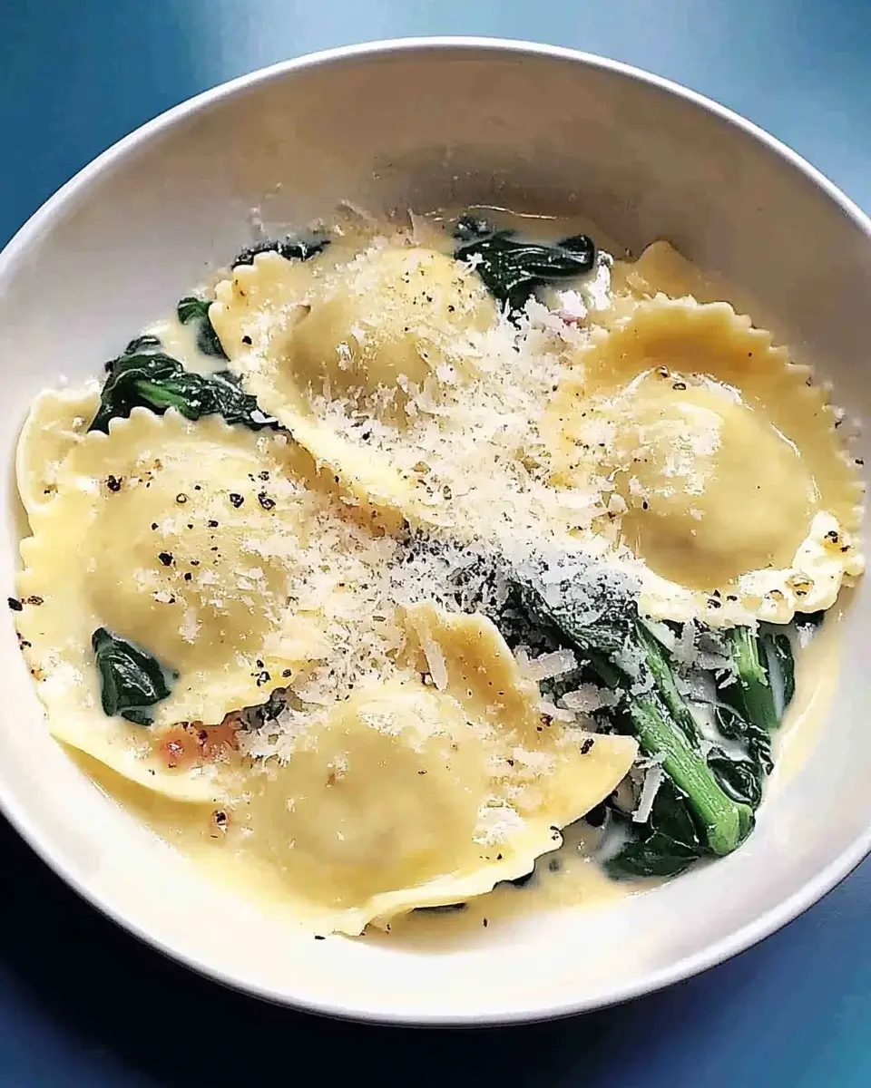 Creamy Garlic Parmesan Sauce for Cacio e Pepe Ravioli Delight!