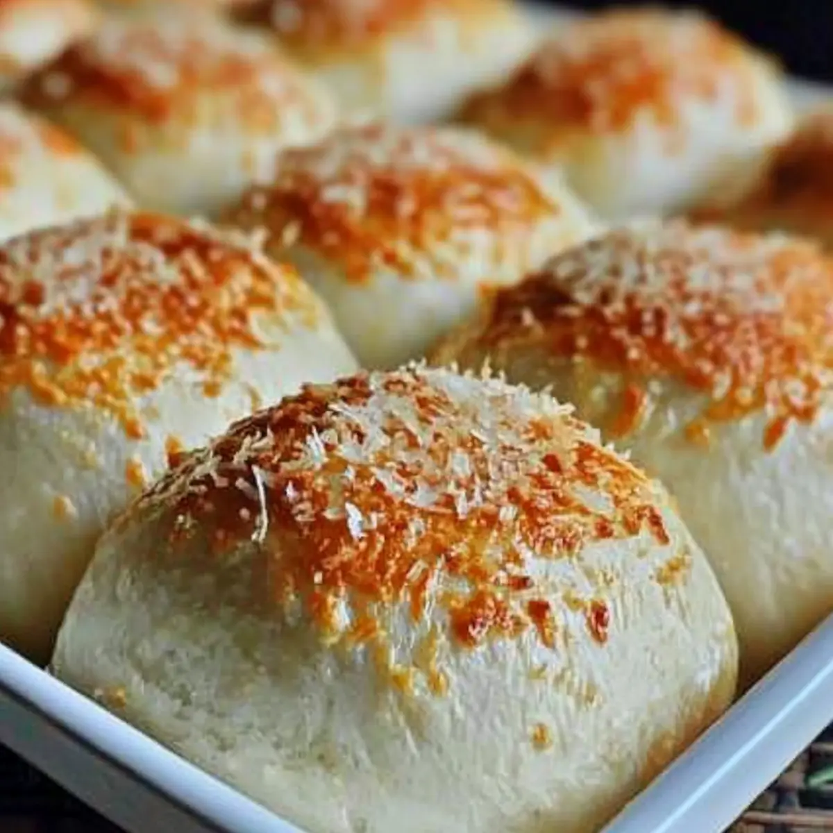 Irresistible Garlic Rolls: Fluffy, Easy, and Flavor-Packed